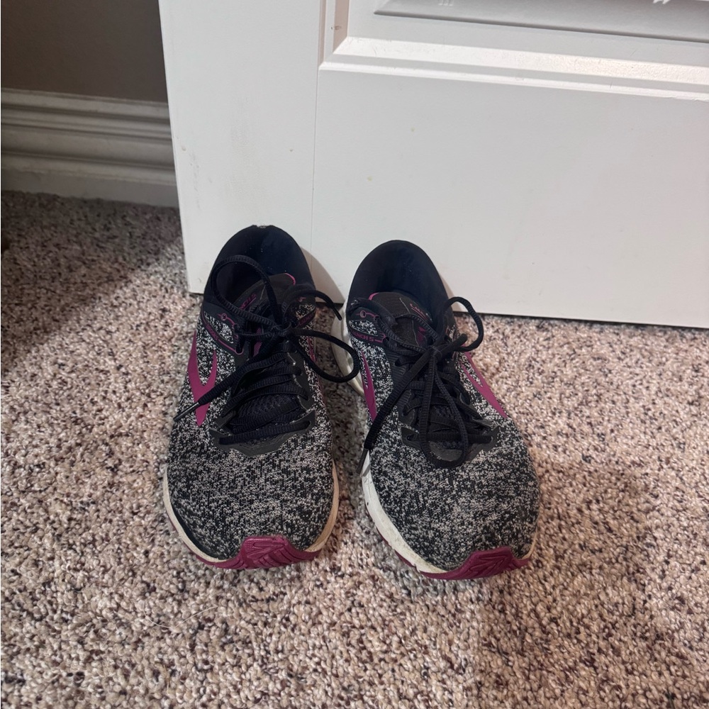 Brooks Women's Black and Pink Athletic Shoes
